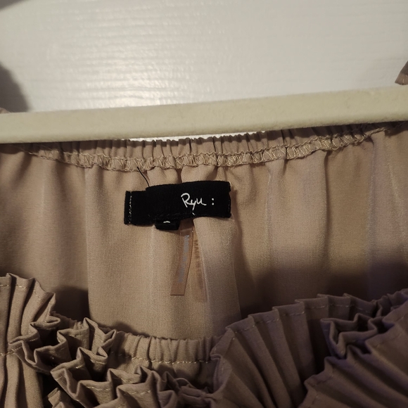 Ryu Beige Floral Ruffle Blouse - Picture 3 of 5